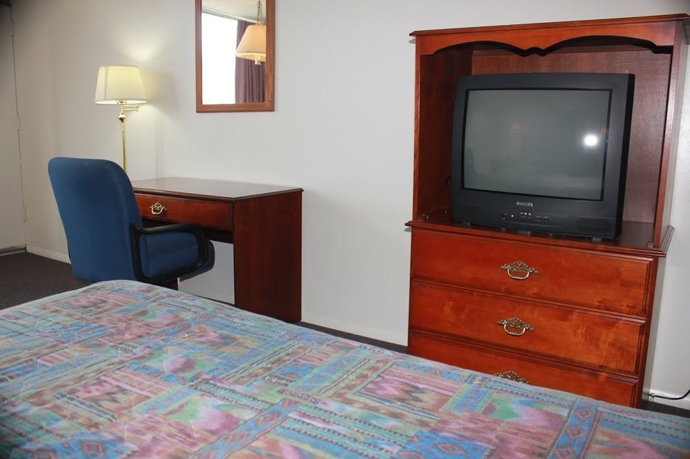 Red Carpet Inn - Louisville Dış mekan fotoğraf