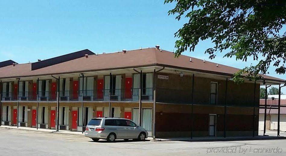 Red Carpet Inn - Louisville Dış mekan fotoğraf