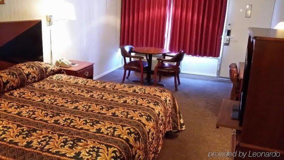 Red Carpet Inn - Louisville Dış mekan fotoğraf