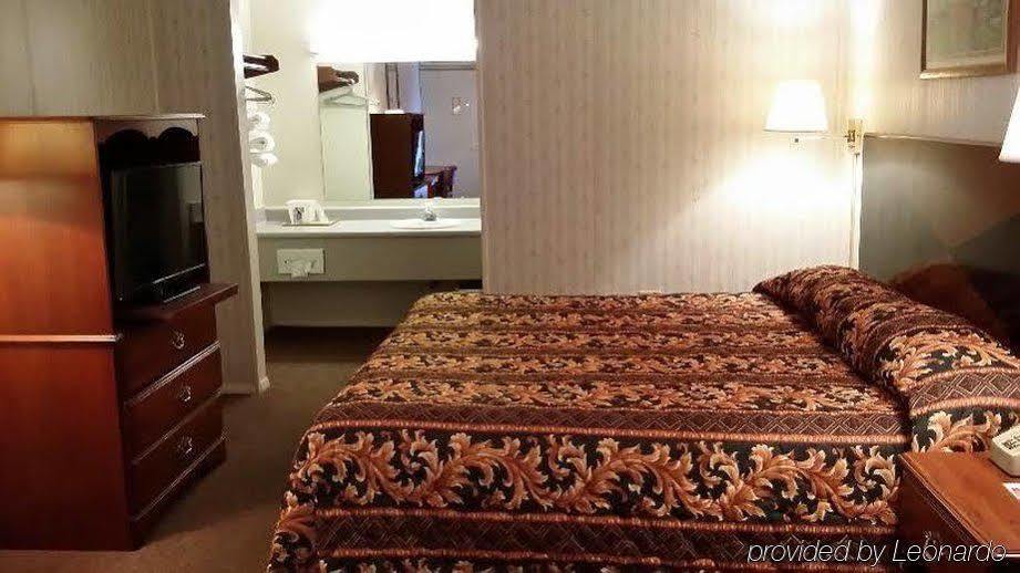 Red Carpet Inn - Louisville Dış mekan fotoğraf