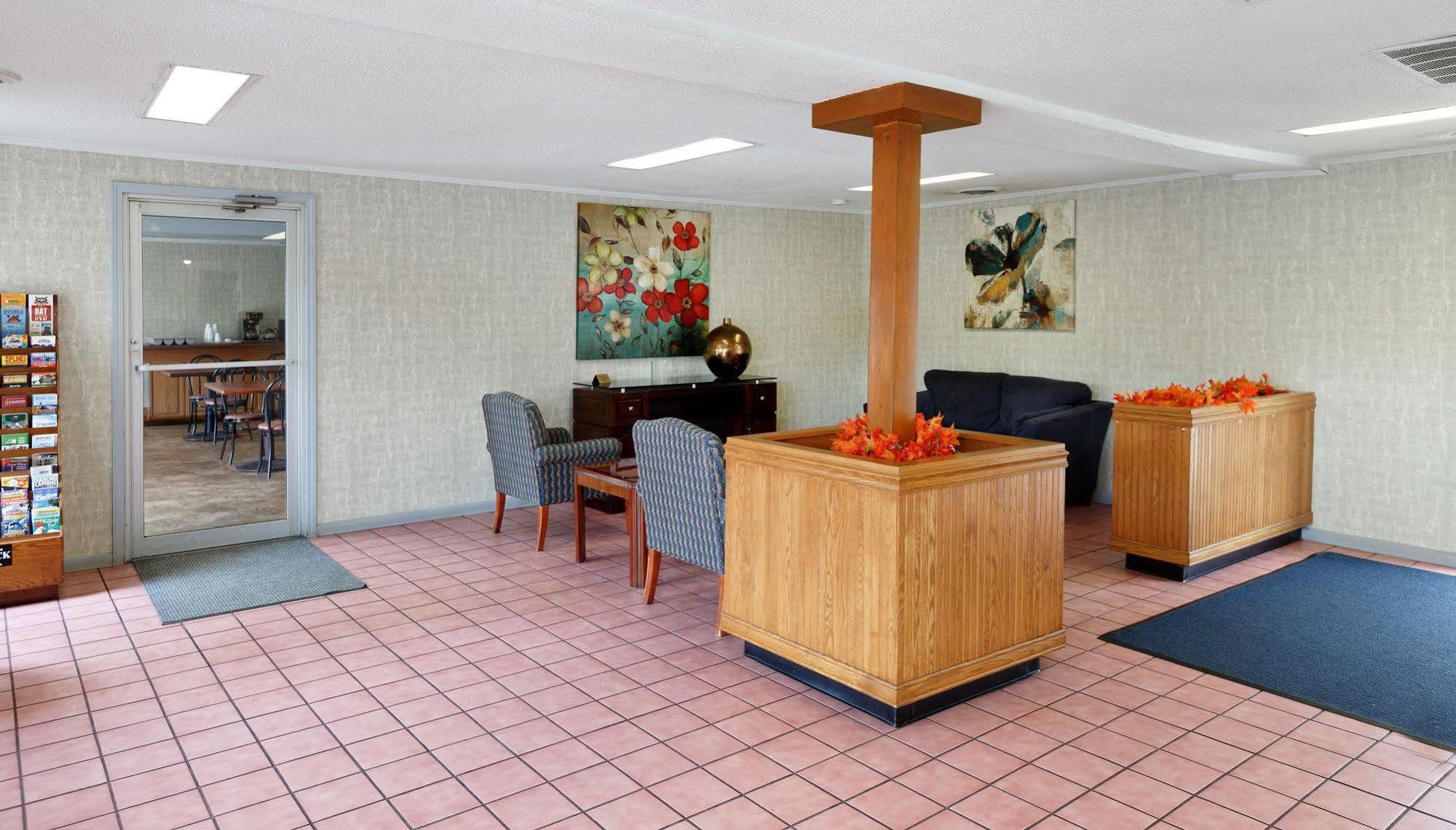 Red Carpet Inn - Louisville Dış mekan fotoğraf