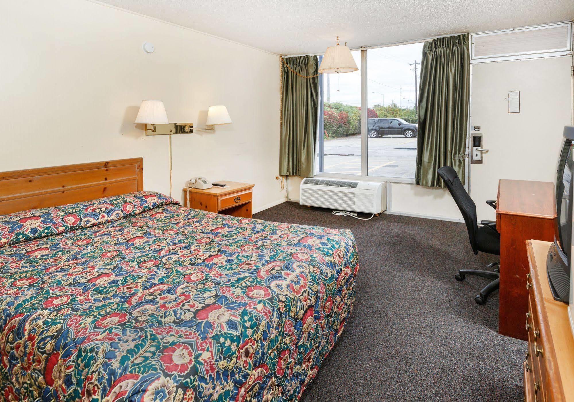 Red Carpet Inn - Louisville Dış mekan fotoğraf