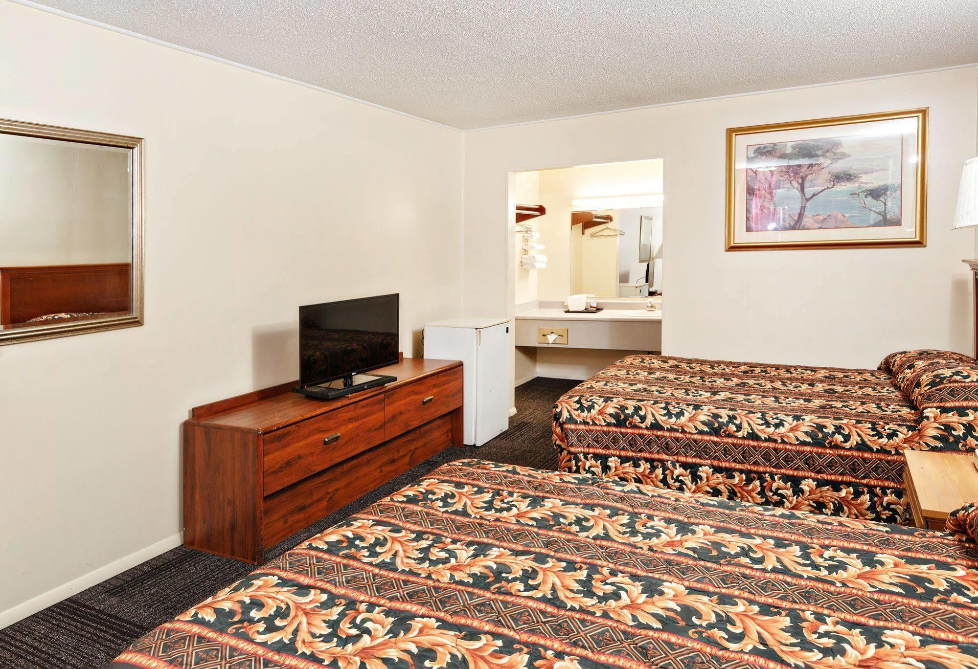 Red Carpet Inn - Louisville Dış mekan fotoğraf