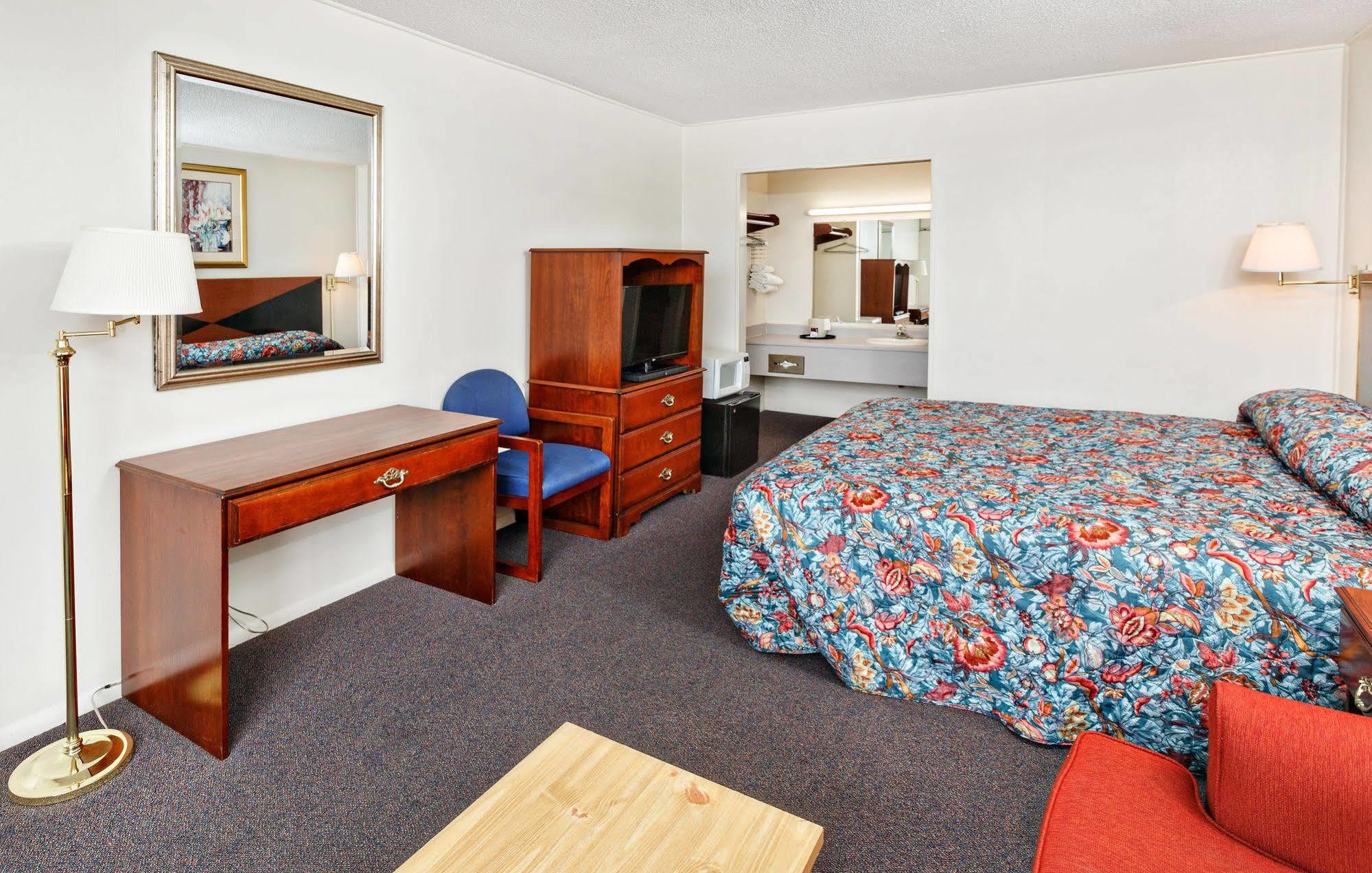 Red Carpet Inn - Louisville Dış mekan fotoğraf